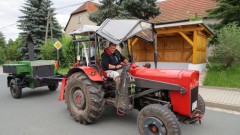 Maik mit Traktor